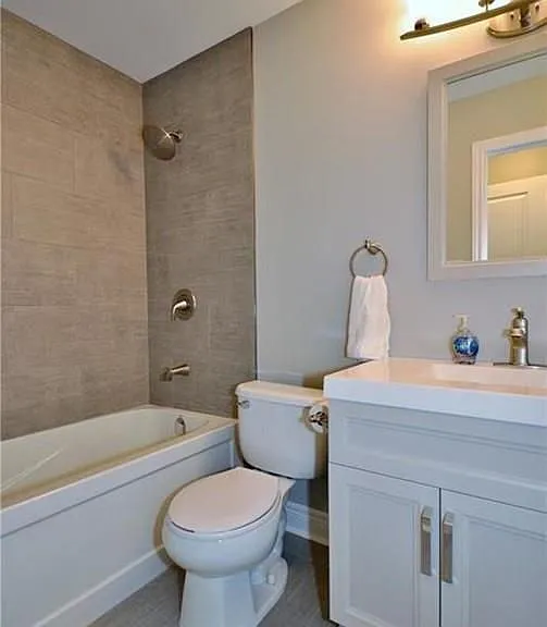 33 Beaconsfield Ave #2 — Photo 16