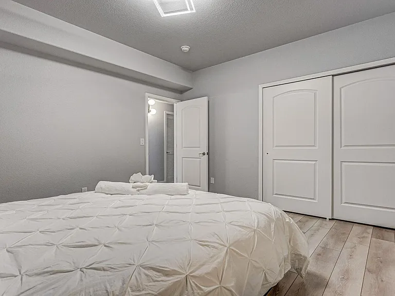 Downstairs bedroom 1 offers a queen sized bed!