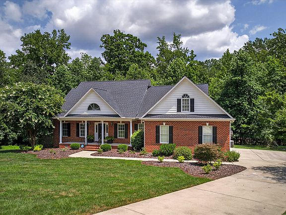 4th image of 2901 Shelly Graham Dr
