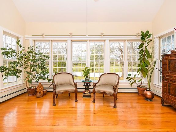 Beautiful Welcoming Entryway