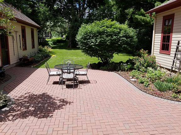            Brick patio