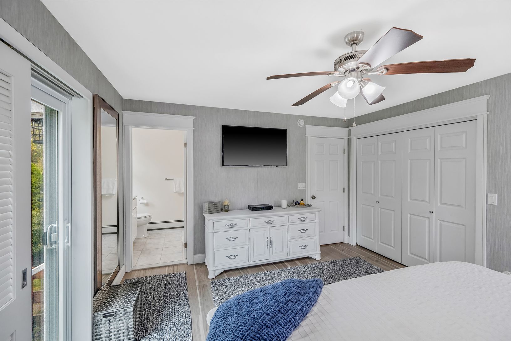  First Floor Primary En Suite Bedroom