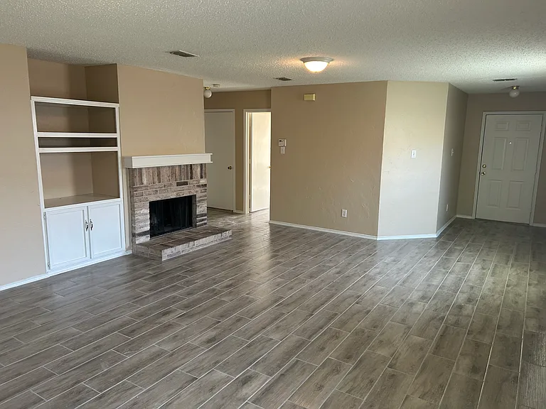 7912 Canoe Ridge Ln — Photo 3