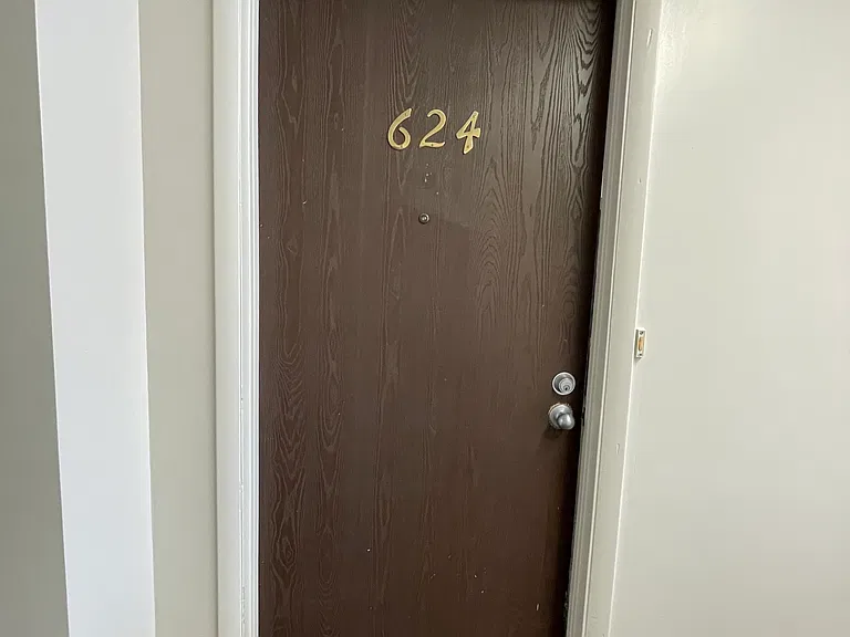 624 N Main St — Photo 1