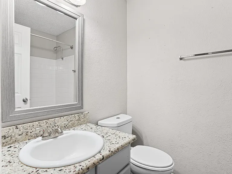 Vine Apartments — Photo 21