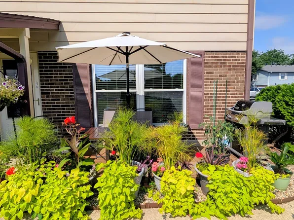 779 Pahl Rd Unit 779, Elk Grove Village, IL 60007