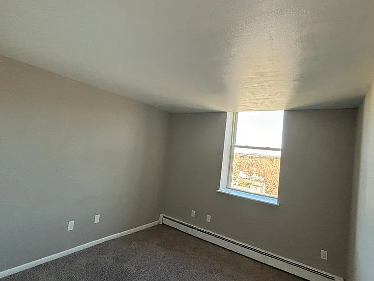 321 Monroe St — Photo 9
