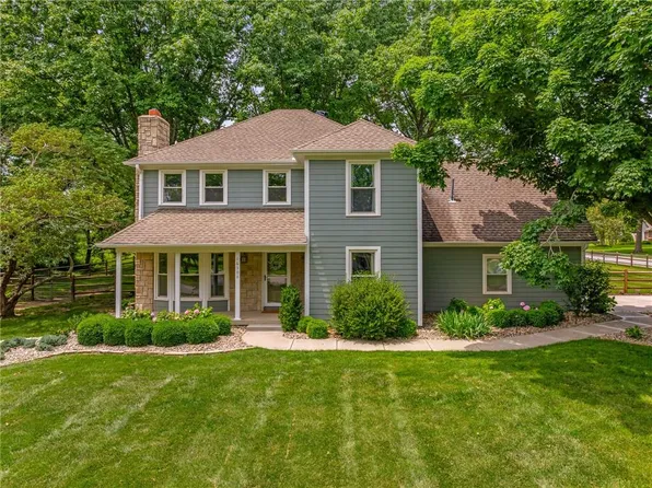 16308 Glenwood St, Stilwell, KS 66085