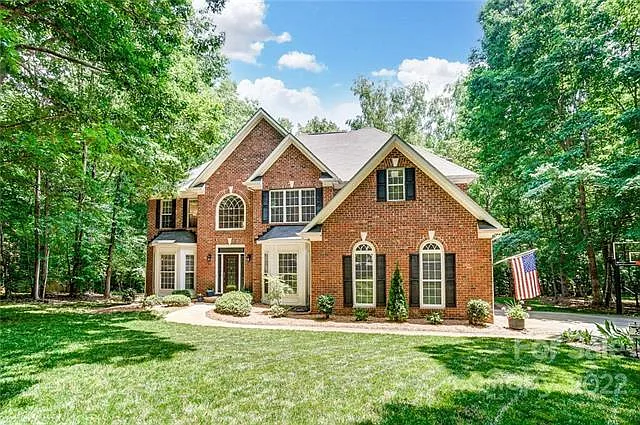 6025 Oakridge Ct — Photo 2