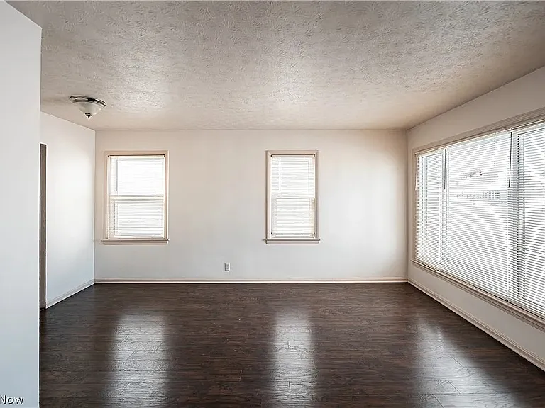 1211 Clearview Ave — Photo 7