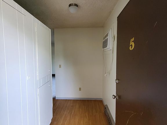 2nd image of 527 Washington St #5