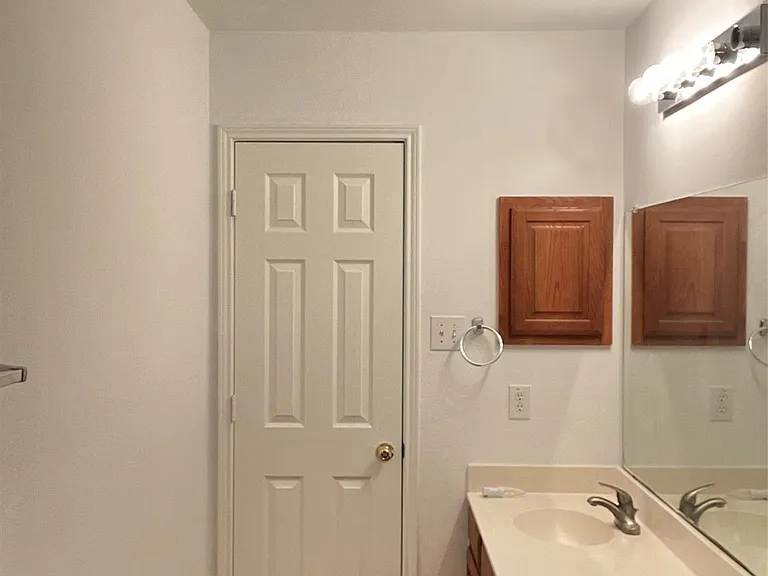 1309 Heather Brook Dr — Photo 7