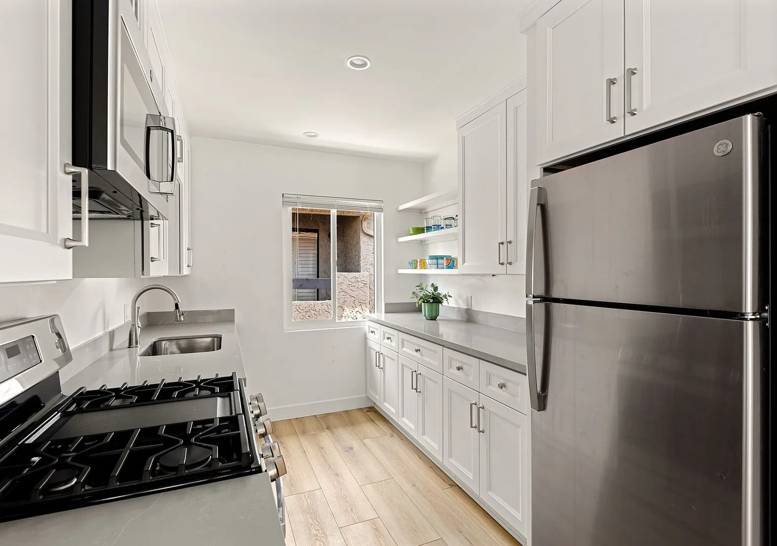 Beautiful & Spacious 2BD/1BA in Prime North Park Location Garage Optional! — Photo 1