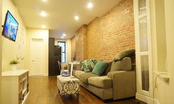 Rented by Compass | media 7