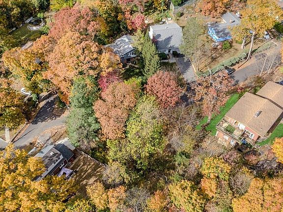 4th image of 2 Shelburne Road