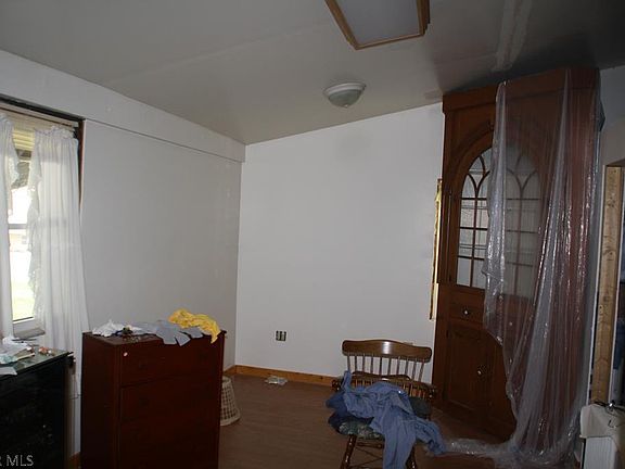 4th image of 152 W Railroad St