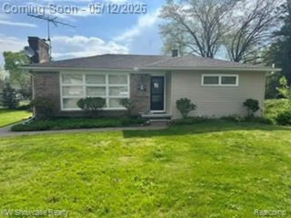 4344 Waterloo Rd, Waterford, MI 48329