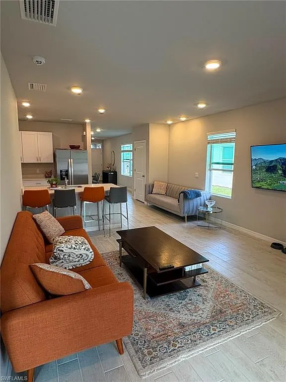 3 bed, 2.0 bath, 1504 sqft, $2,200 — Photo 4