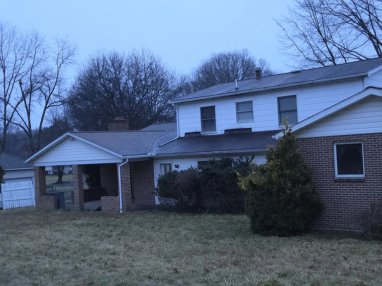 2139 Woodcrest Dr — Photo 4