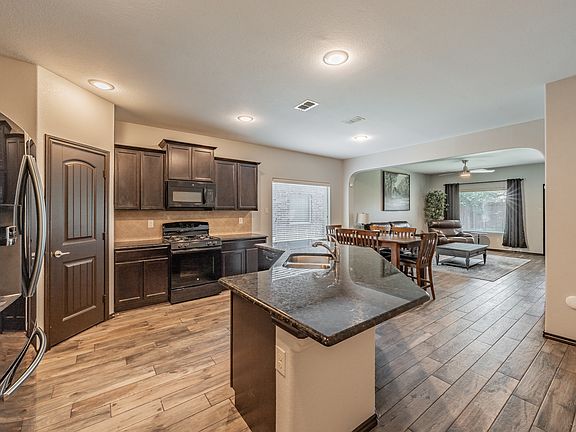 4th image of 1812 Potrillo Ln