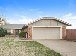501 S Bouziden Dr, Moore, OK 73160