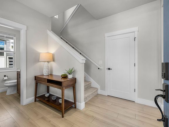 4th image of 60933 SE Sydney Harbor Ct