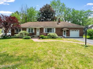 1404 Via Del Mar, Niskayuna, NY 12309