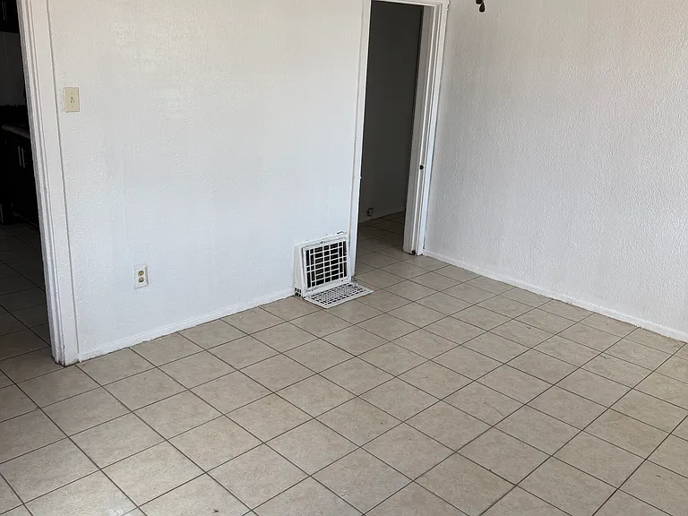 1102 Huckleberry St — Photo 3
