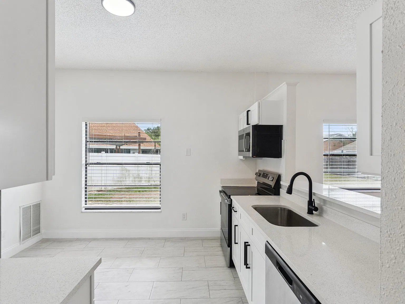 3 bed, 1446 sqft, $2,500 — Photo 4