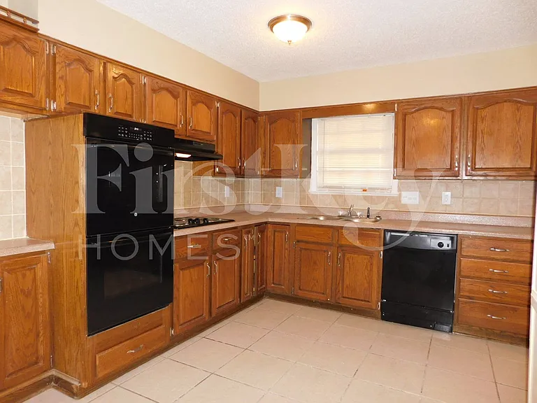4832 Rolling Meadows Dr — Photo 5