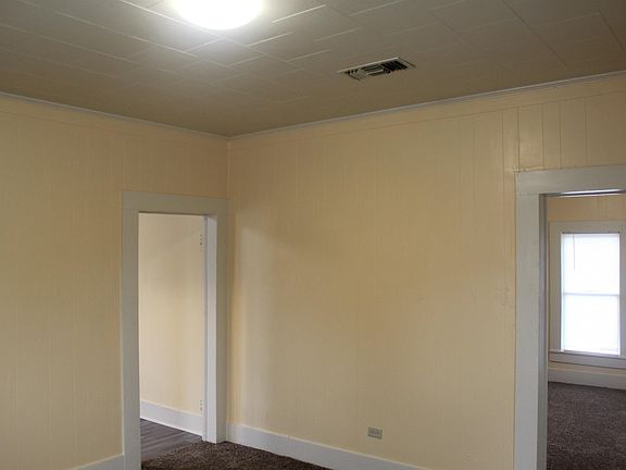 5th image of 703 E 5th St