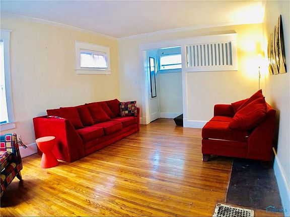3rd image of 1114 Grand Ave