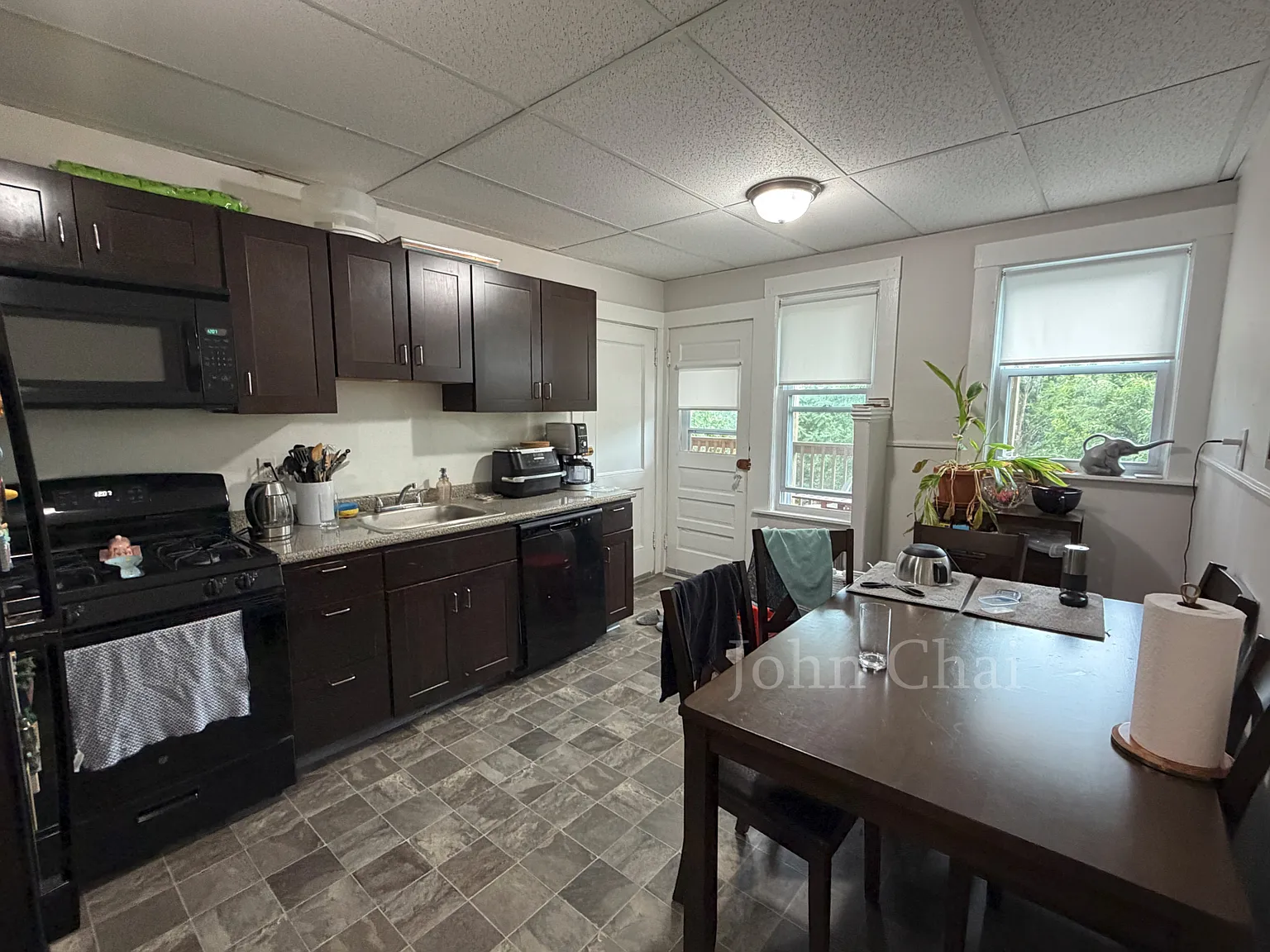 2 bed, 900 sqft, $2,452 — Photo 2