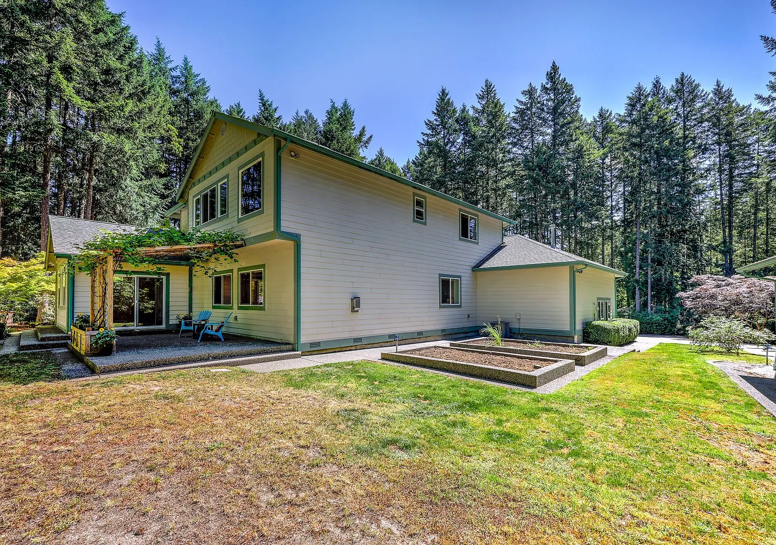 Custom Home Secluded on over 2.5 acres. — Photo 4