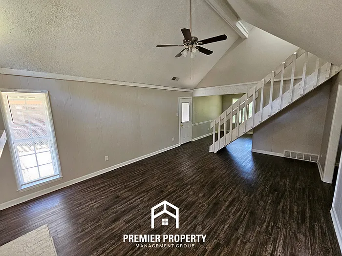 3999 Lacewood Dr — Photo 3
