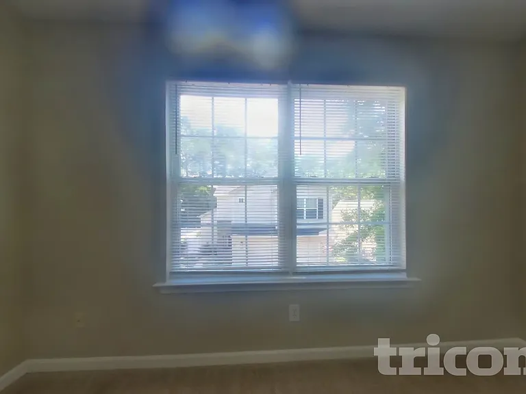 102 W Oaks Pl — Photo 6