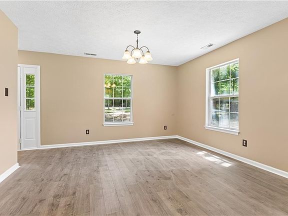 4th image of 243 Windsor Rd