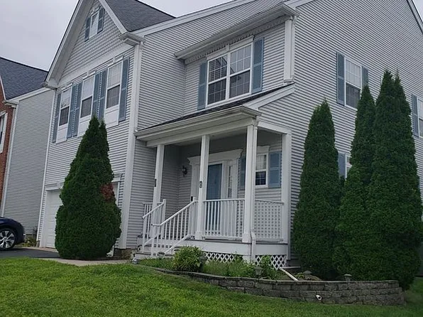 22 Stanford Dr, Kendall Park, NJ 08824