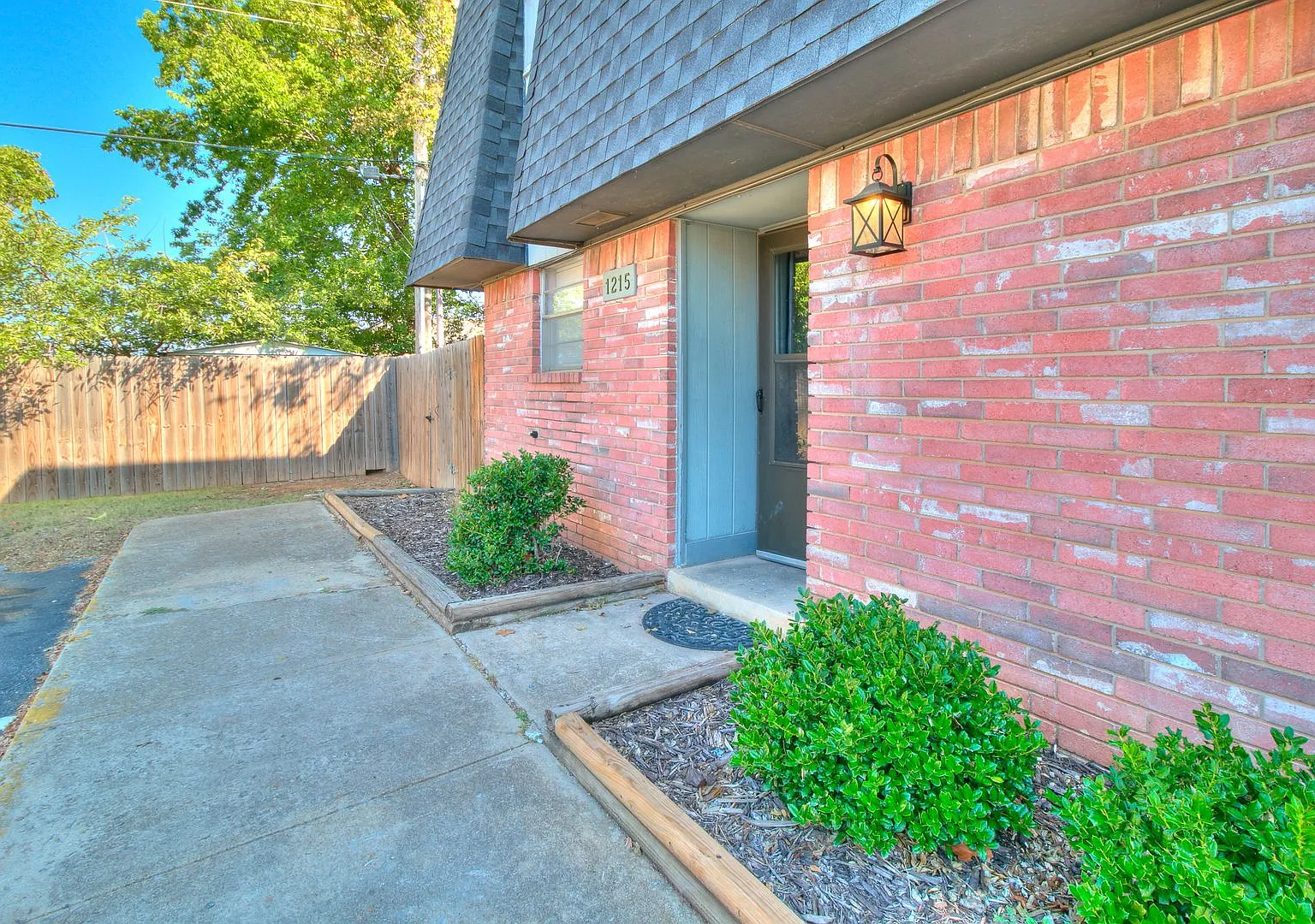 Griffin Park Townhomes — Photo 2