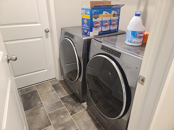 4th image of 4276 Holstein Dr
