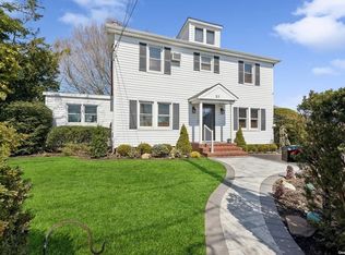 21 Princess St, Bellmore, NY 11710