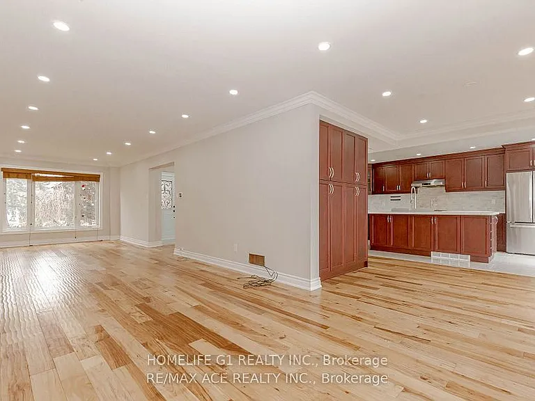 1319 Greenwood Cres — Photo 17