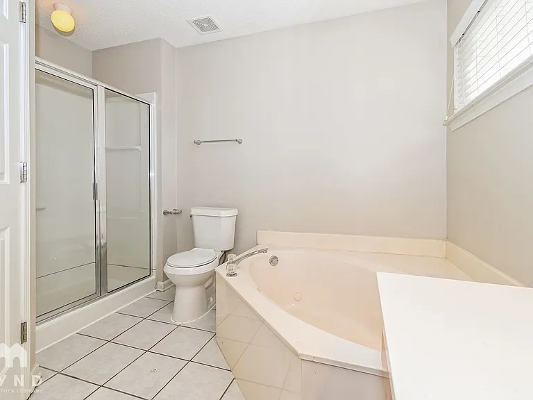 8313 Regal Bend Dr — Photo 16