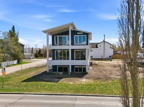 4205 NE Lakeshore Dr, Sylvan Lake, AB T4S 1B3