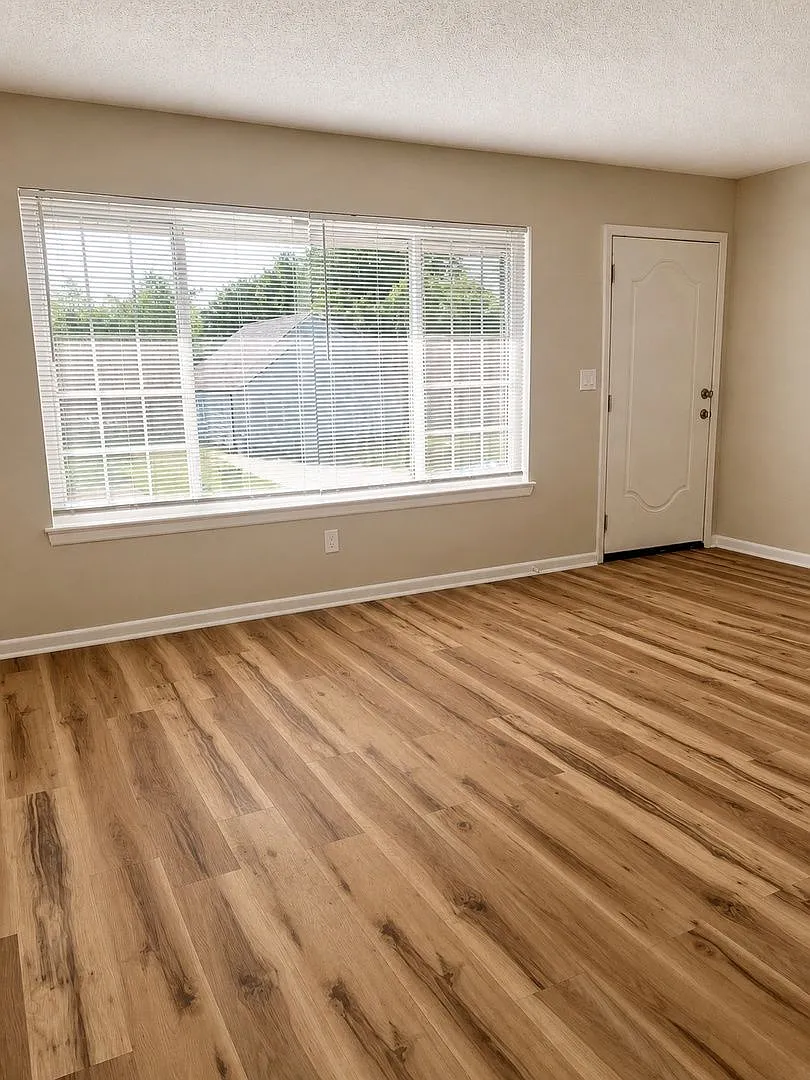 2 bed, 1.0 bath, 960 sqft, $1,100 — Photo 3