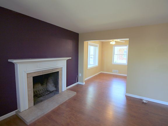 3rd image of 122 Falls Ave