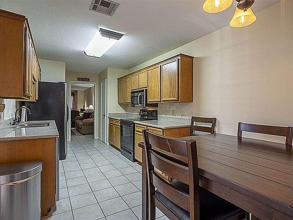 5th image of 1022 Green Meadow St