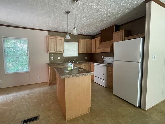 3rd image of 233 Sunnyfield Ln