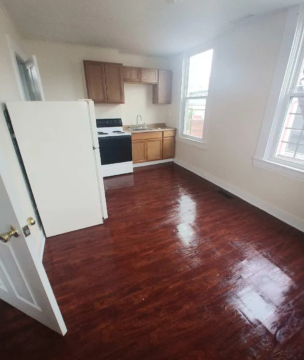 3 bed, 1276 sqft, $1,399 — Photo 2