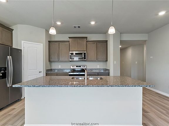 5th image of 2119 Chief St